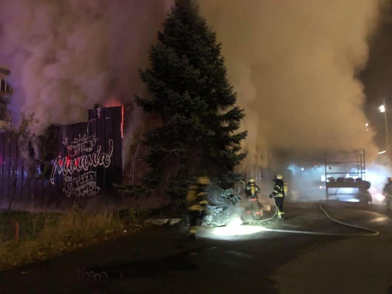 У Києві горить ресторан на проспекті Перемоги: багато сірого диму - Новини Київ - Київ У Києві горить ресторан на проспекті Перемоги: багато сірого диму - Новини Київ - Київ