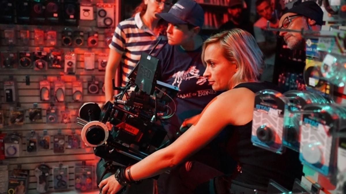 Убийство Хатчинс: в Голливуде требуют запретить настоящее оружие на съемках Убийство Хатчинс: в Голливуде требуют запретить настоящее оружие на съемках