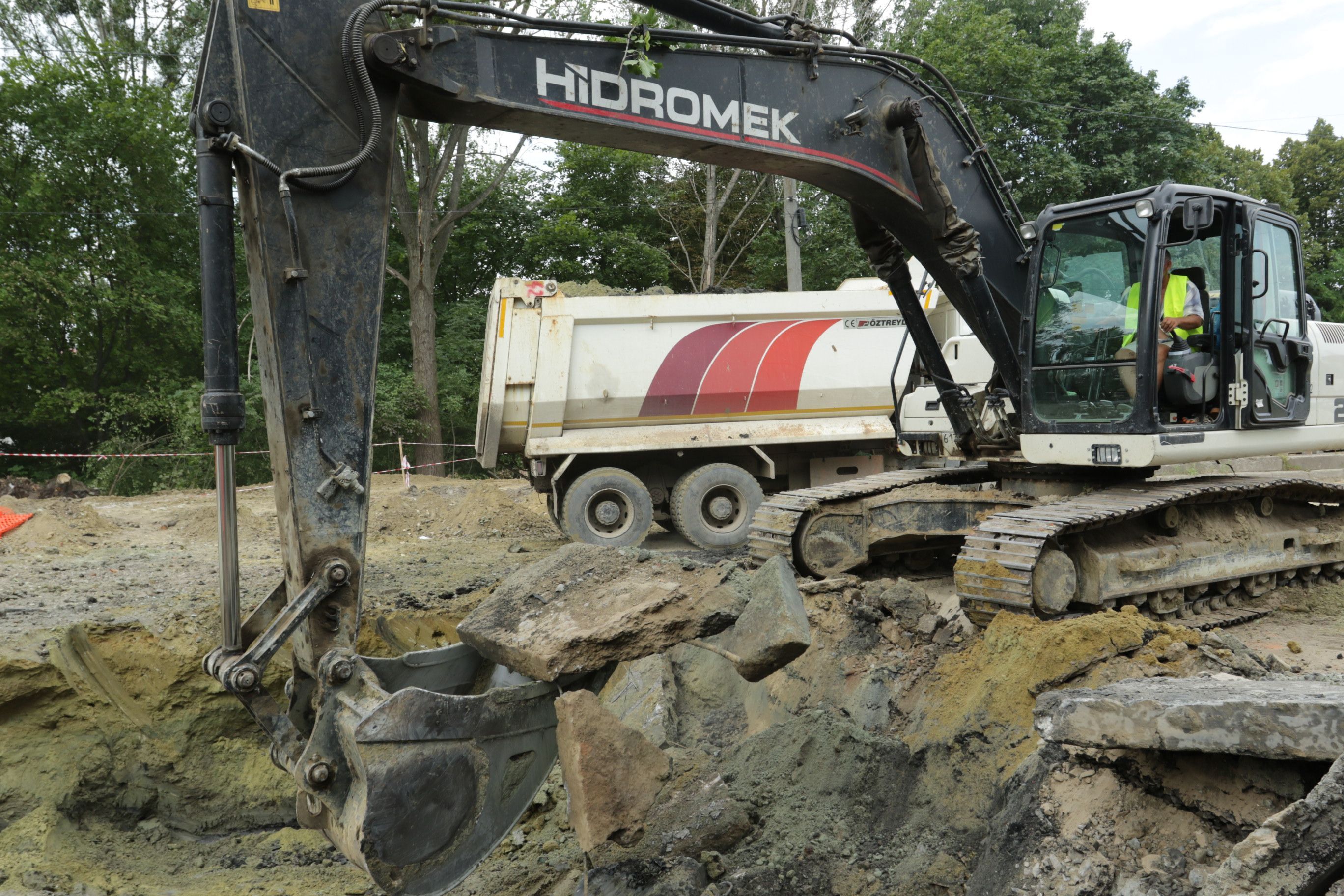 Правительство разделило между областями дополнительные 3,5 миллиарда гривен на ремонт дорог Правительство разделило между областями дополнительные 3,5 миллиарда гривен на ремонт дорог