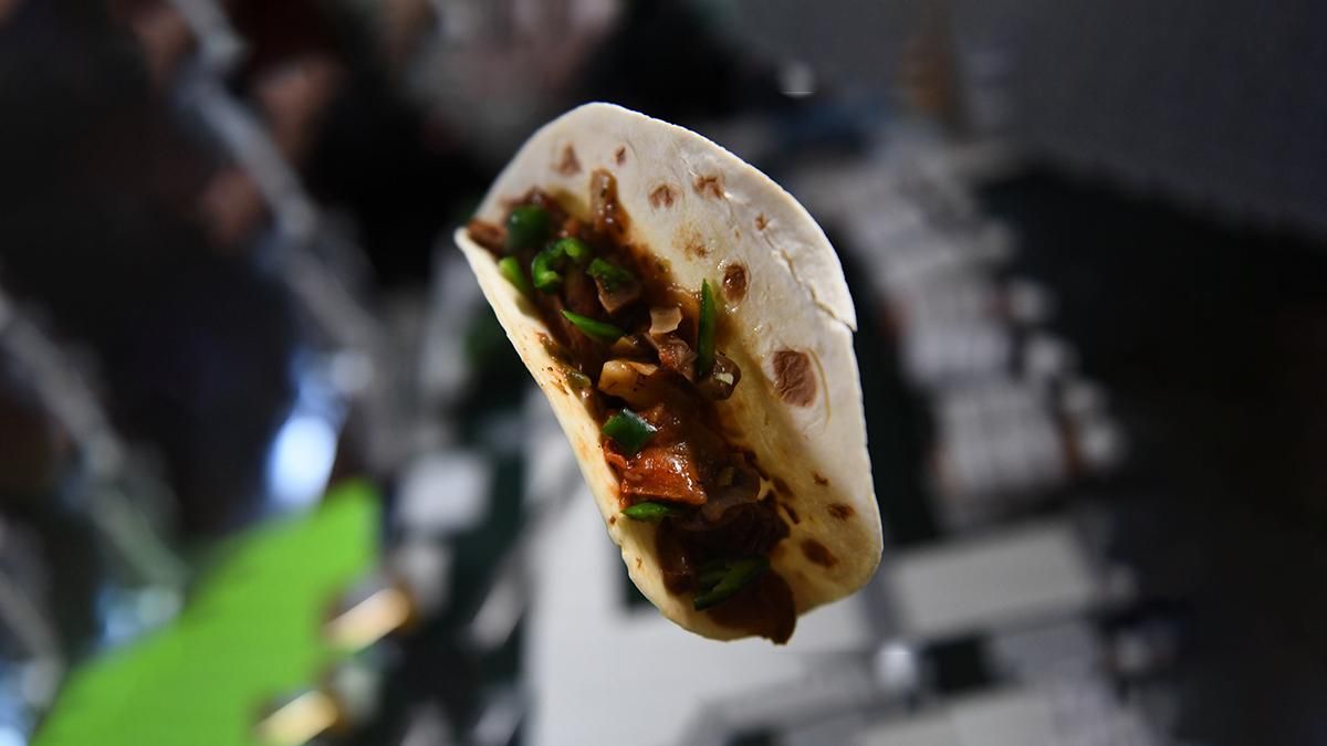 Космическое тако: астронавты МКС приготовили выращенный на орбите перец чили Космическое тако: астронавты МКС приготовили выращенный на орбите перец чили