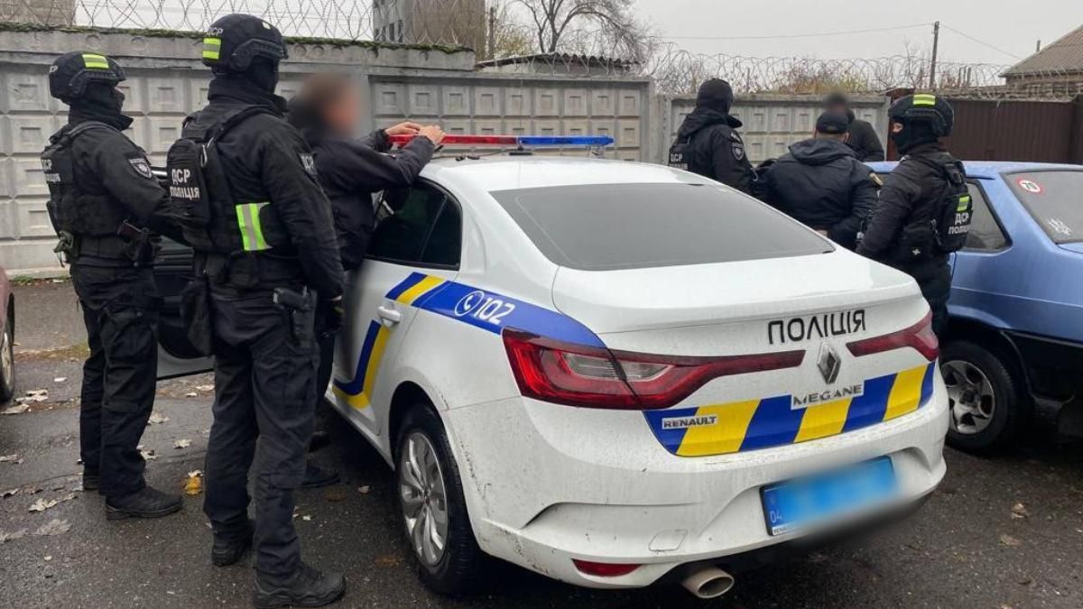 Разоблачили схемы 11 полицейских из Днепропетровской области: уже есть задержанные