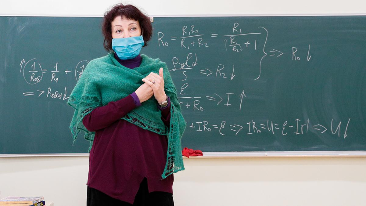 Як будуть відстороняти невакцинованого вчителів від роботи з 8 листопада: всі пояснення - Україна новини - Освіта