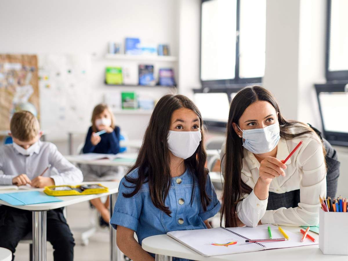 Могут ли отстранить учителя, у которого только одна доза вакцинации или он переболел COVID-19 Могут ли отстранить учителя, у которого только одна доза вакцинации или он переболел COVID-19