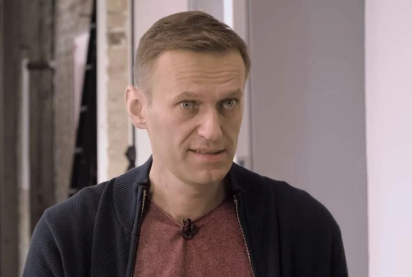 Приказали не разговаривать: экс-пленники рассказали, как их заставляли издеваться над Навальным