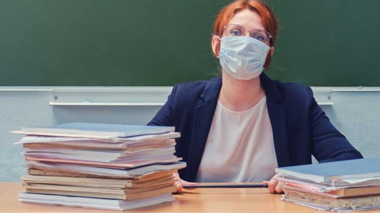Невакцинованим вчителям, яких відсторонять від роботи, не платитимуть зарплату - Украина новости - Учеба