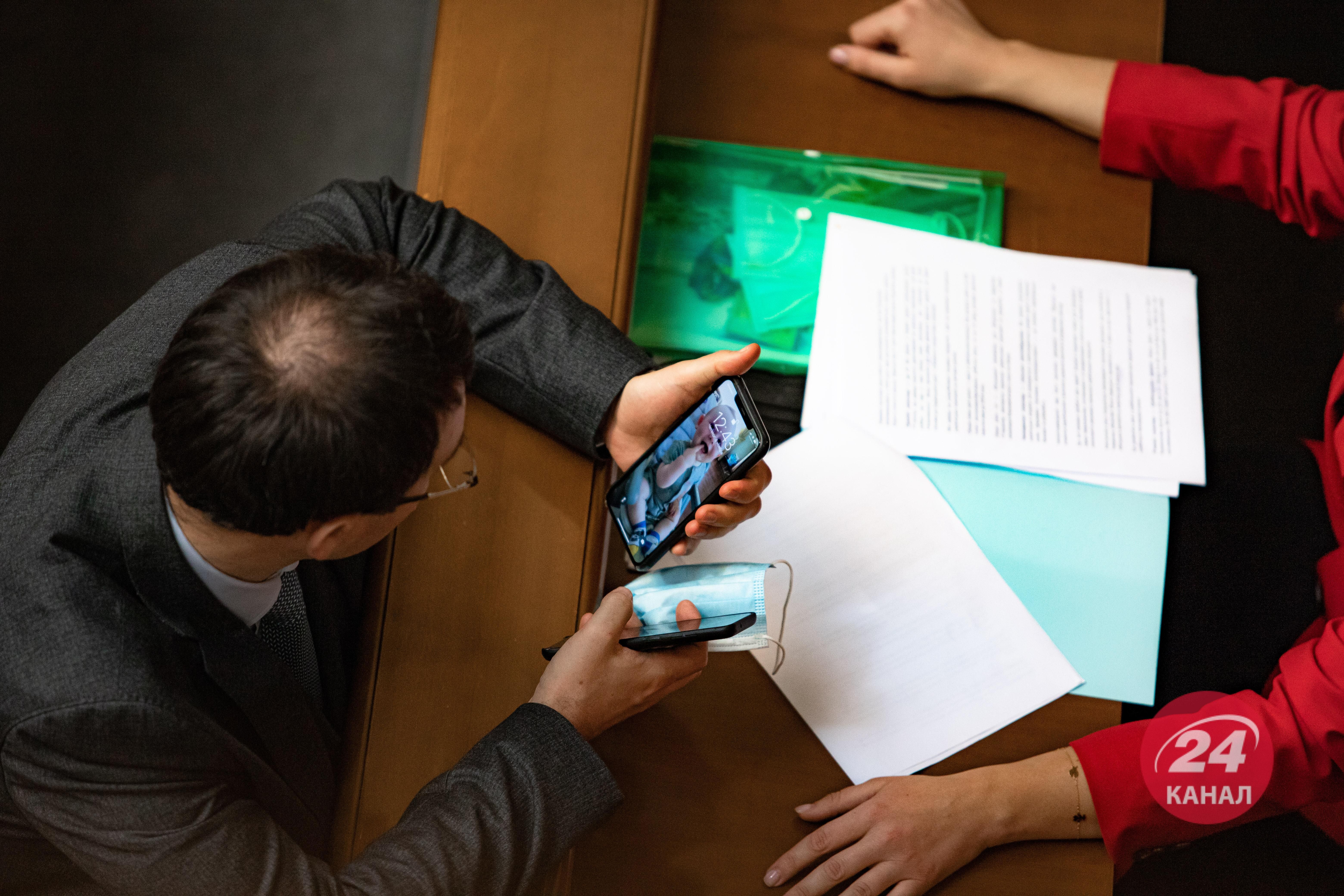 Сидять у телефонах: чим займались депутати під час засідання Ради - 24 Канал Сидять у телефонах: чим займались депутати під час засідання Ради - 24 Канал