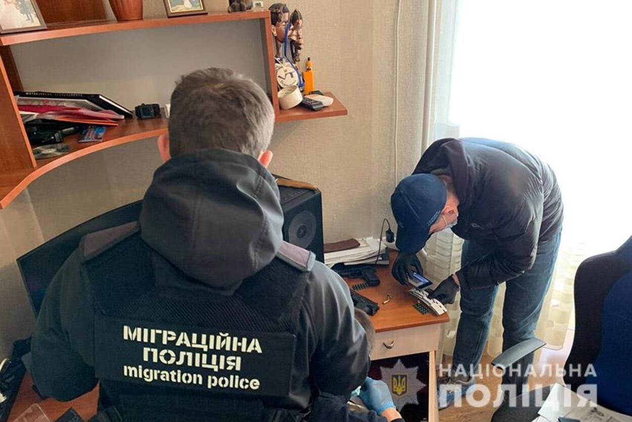 У Хмельницькому затримали "терориста"-нелегала з Росії - Новини Росії і України - 24 Канал У Хмельницькому затримали "терориста"-нелегала з Росії - Новини Росії і України - 24 Канал