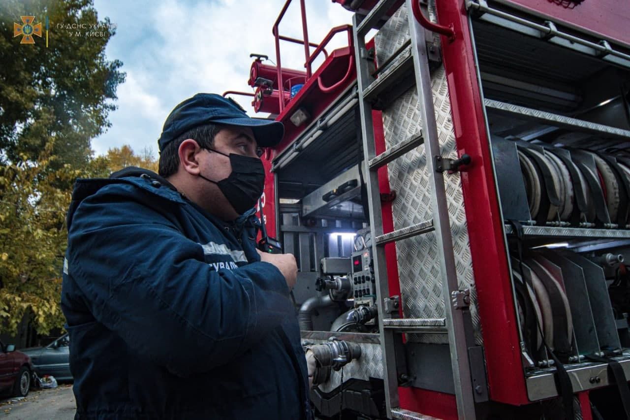 У Голосієві понад 100 дітей та вихователів евакуювали через масштабну пожежу в дитсадку - Новини Києва - Київ