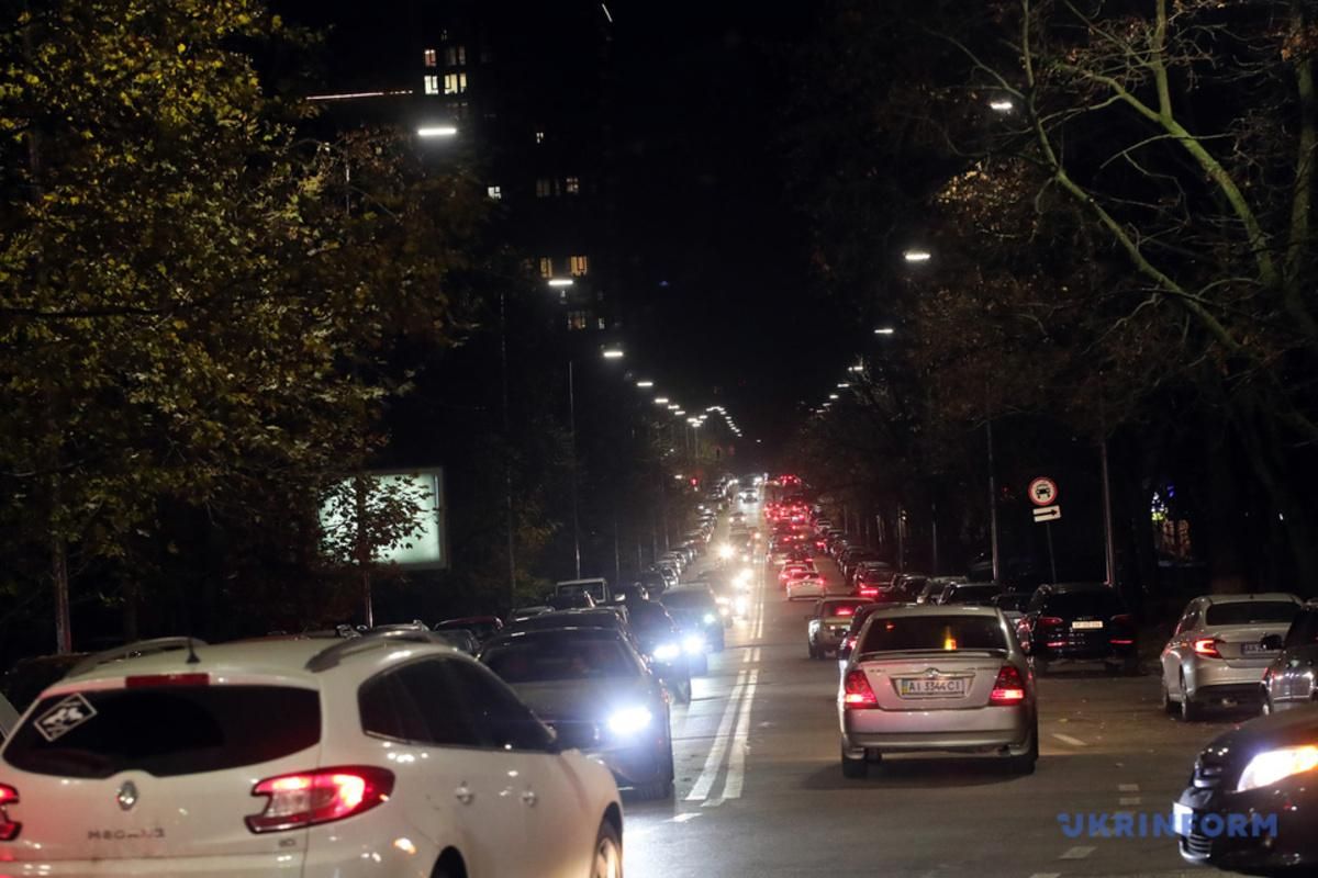 На вулиці Джона Маккейна у Києві встановили інноваційне "розумне" освітлення - Київ