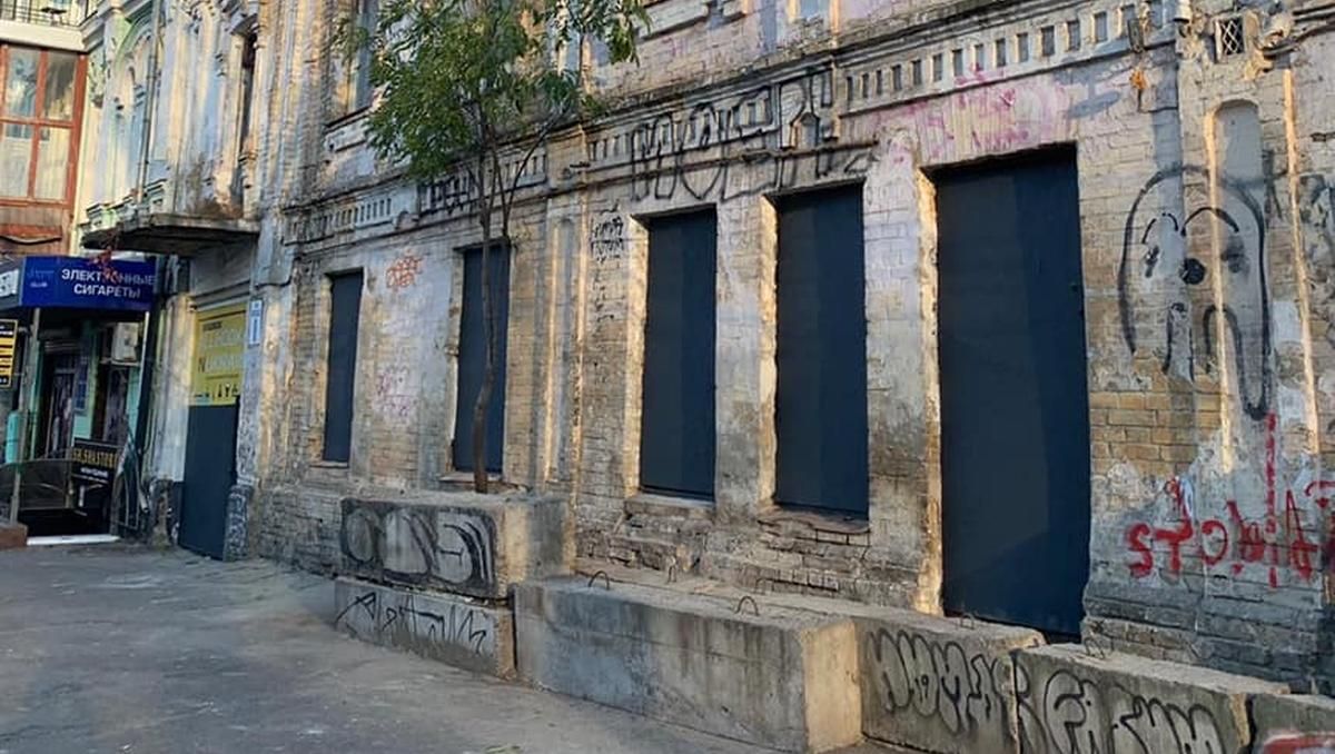 Київські активісти самостійно відновили фасад історичного будинку - Новини Києва - Київ