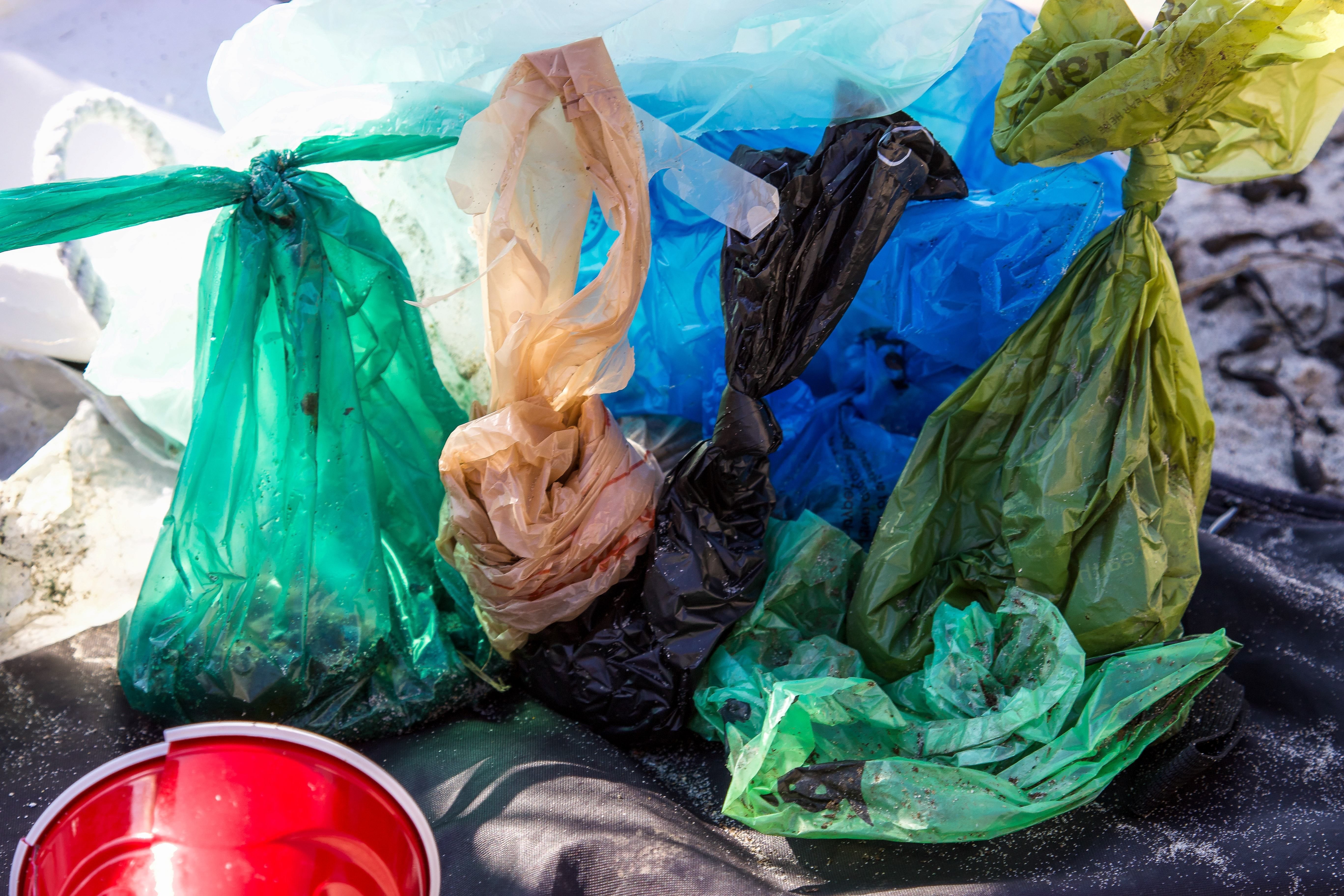 Полезные пластиковые пакеты: ученым удалось превратить вредные отходы в топливо