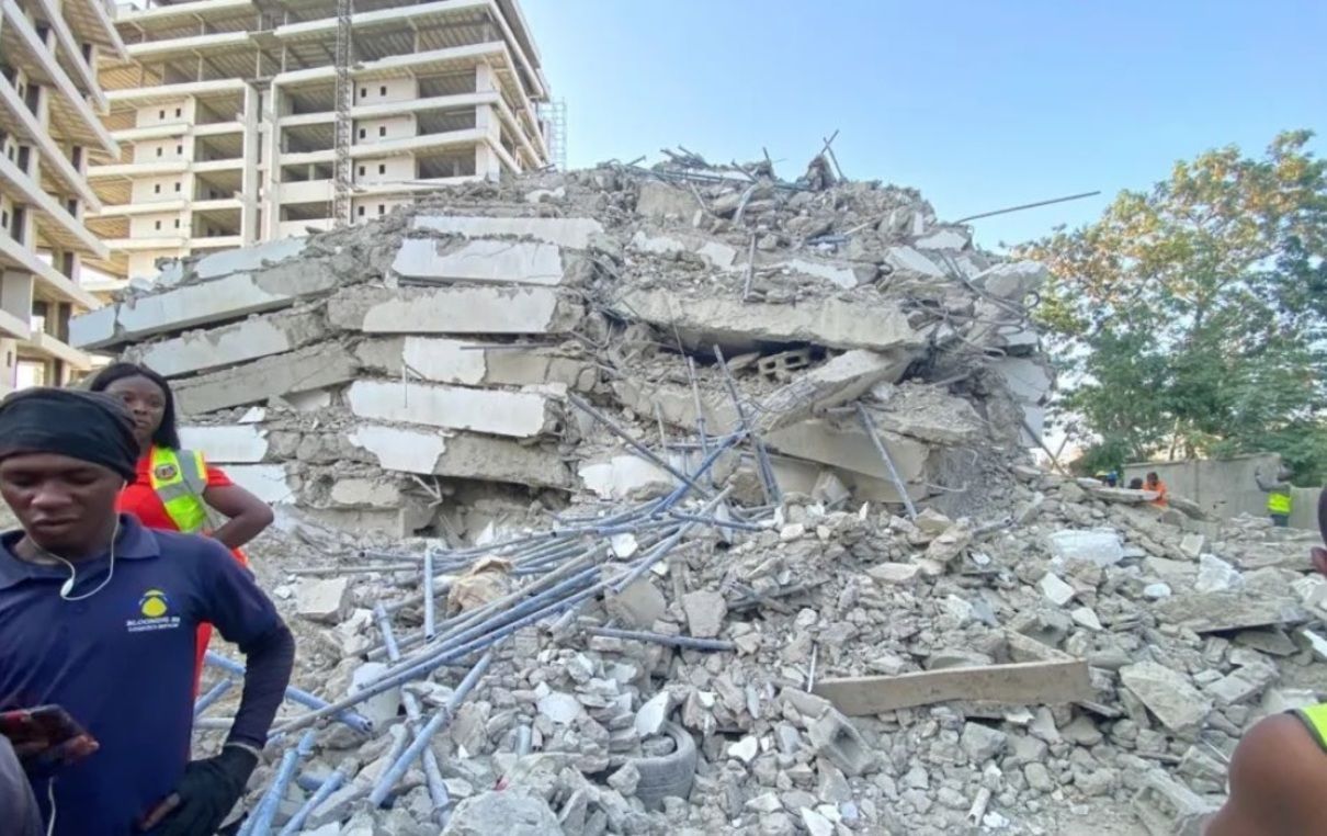 Похоронены под завалами: число жертв обвала многоэтажки в Нигерии возросло до 40 Похоронены под завалами: число жертв обвала многоэтажки в Нигерии возросло до 40