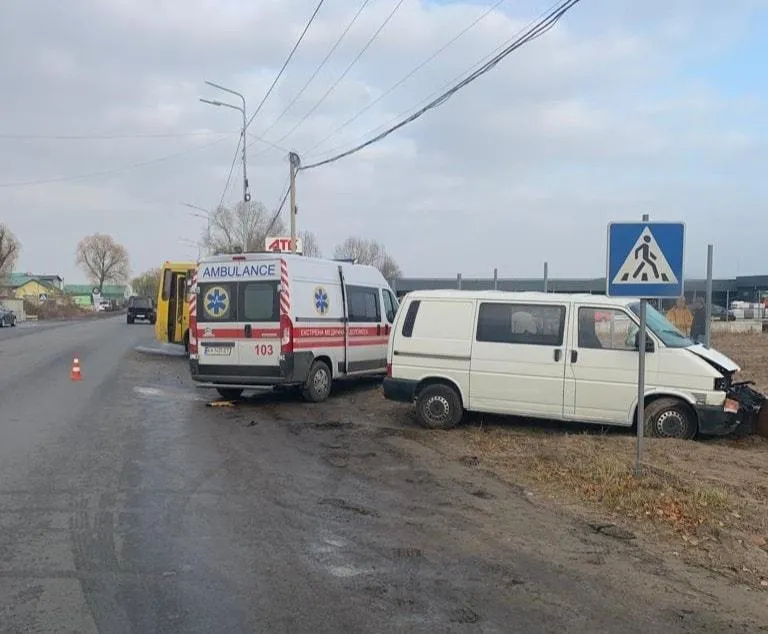 ДТП у Погребах, під Броварами авто врізалося в маршрутку, постраждали 5 людей