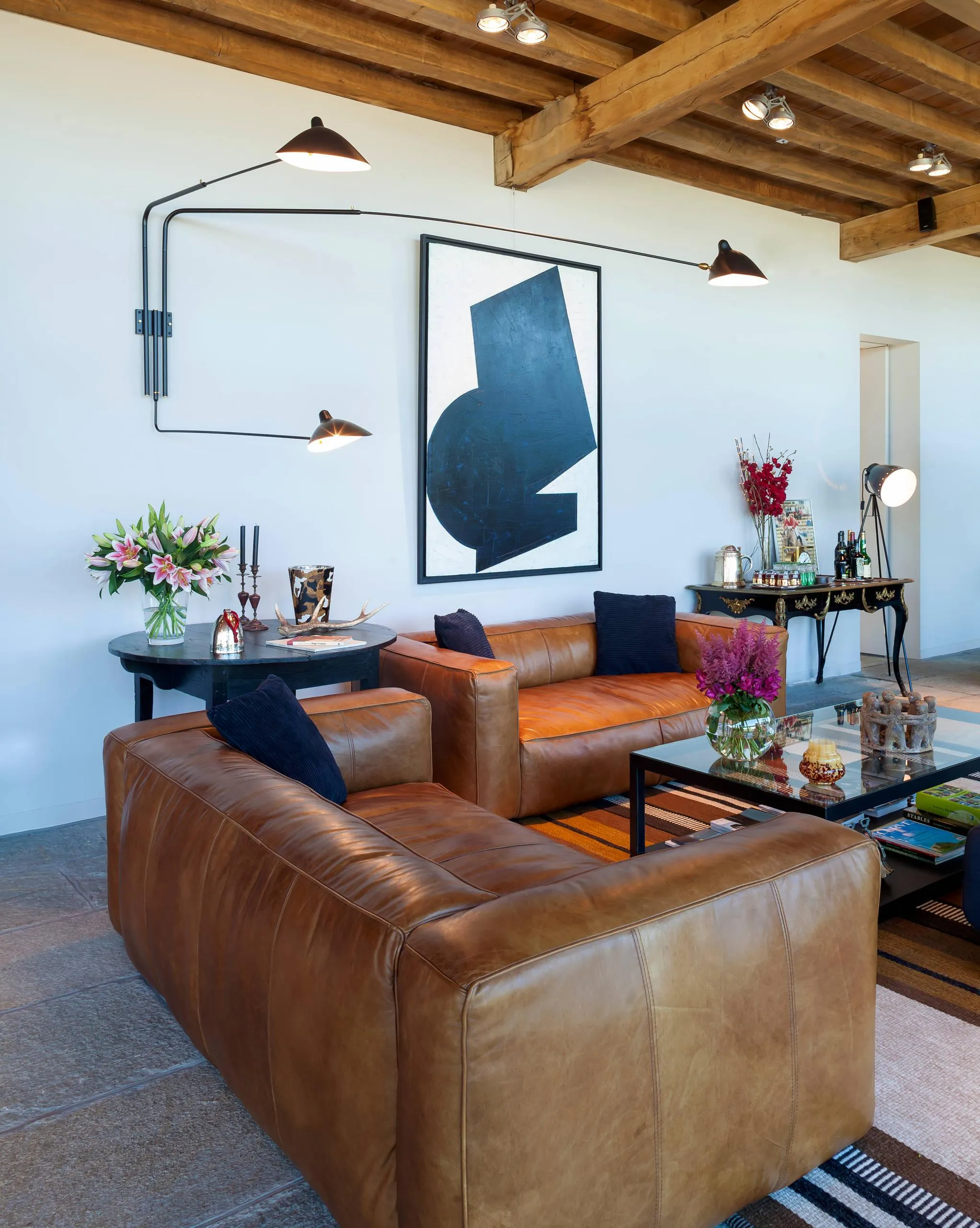 Випуклі дивани зі шкіри Випуклі дивани зі шкіри