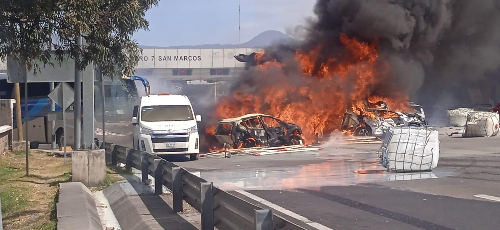 Вантажівка врізалась у 6 авто: у Мексиці в масштабній аварії загинули 19 людей - Новини кримінал - 24 Канал