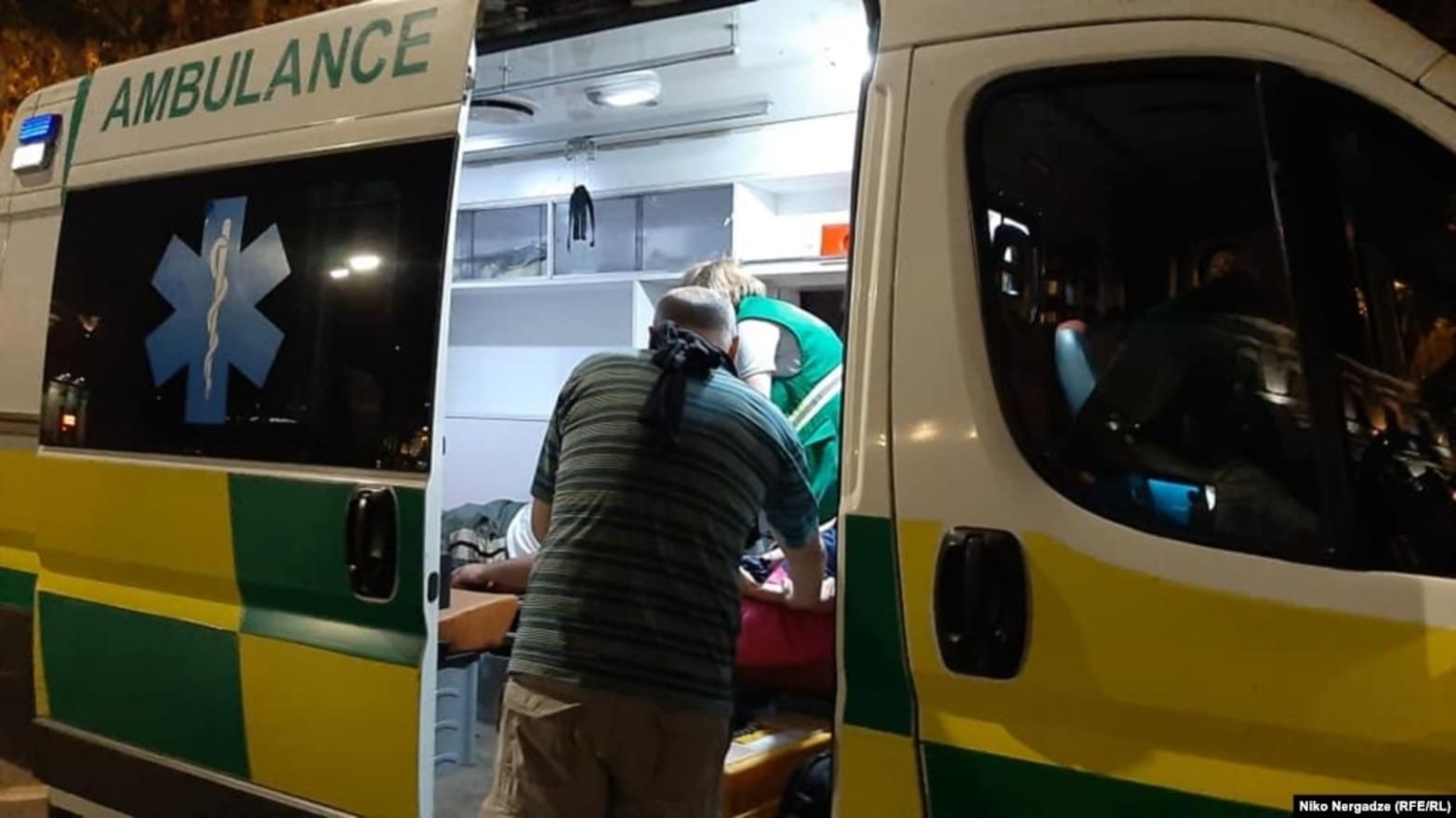 В Грузии во время митинга в поддержку Саакашвили скоропостижно скончался мужчина В Грузии во время митинга в поддержку Саакашвили скоропостижно скончался мужчина