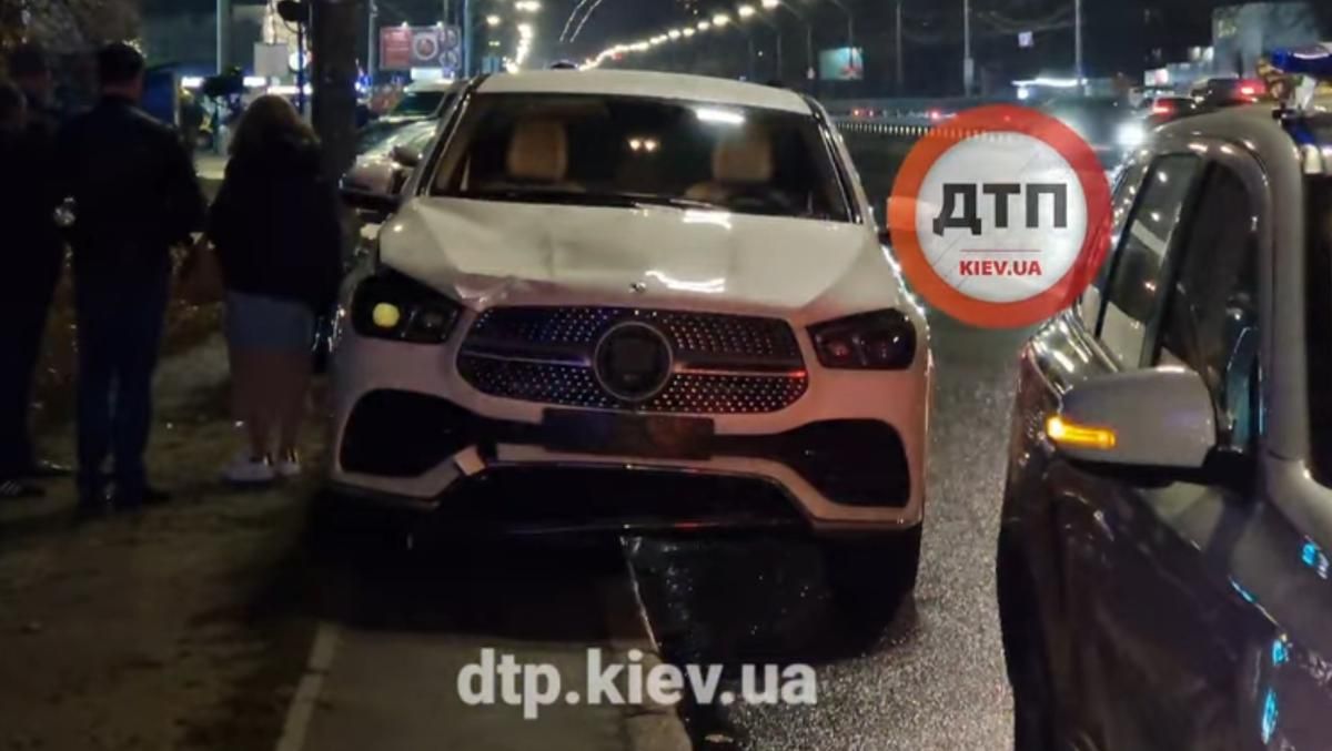 В Киеве пьяный мужчина пытался перебежать 8 полос, но погиб: жуткое видео В Киеве пьяный мужчина пытался перебежать 8 полос, но погиб: жуткое видео