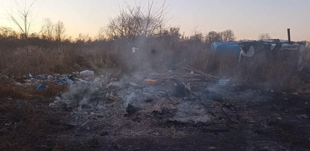 Намет згорів вщент: 1-річний хлопчик загинув під час пожежі у ромському таборі на Львівщині