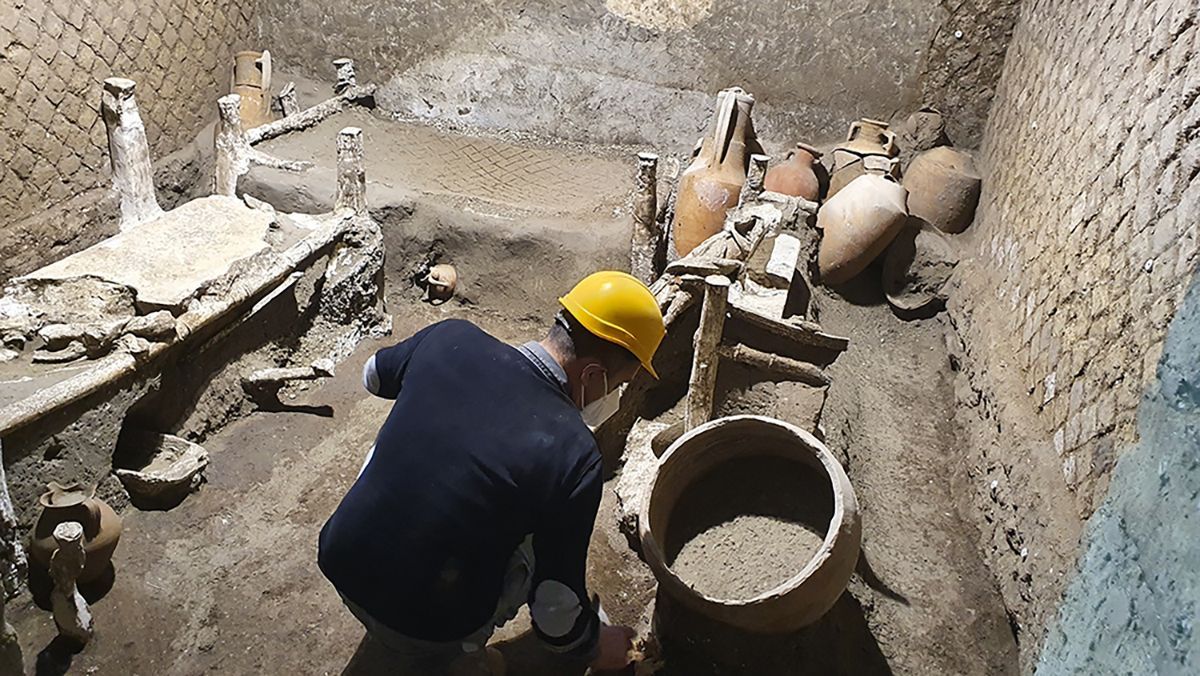 В Помпеях обнаружили "рабскую комнату": что археологи там нашли