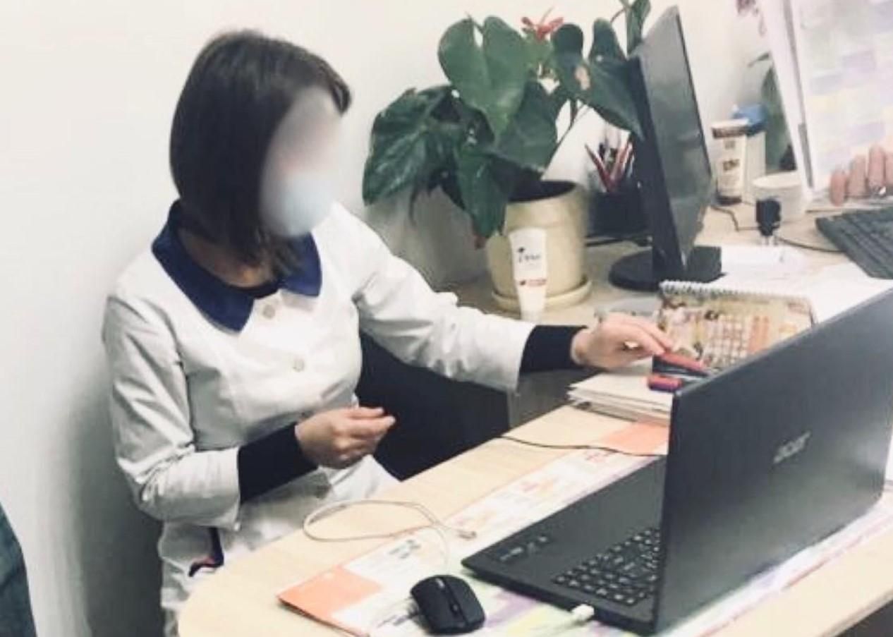 Искала "клиентов": на Прикарпатье разоблачили медработницу, подделывавшую данные о вакцинации Искала "клиентов": на Прикарпатье разоблачили медработницу, подделывавшую данные о вакцинации