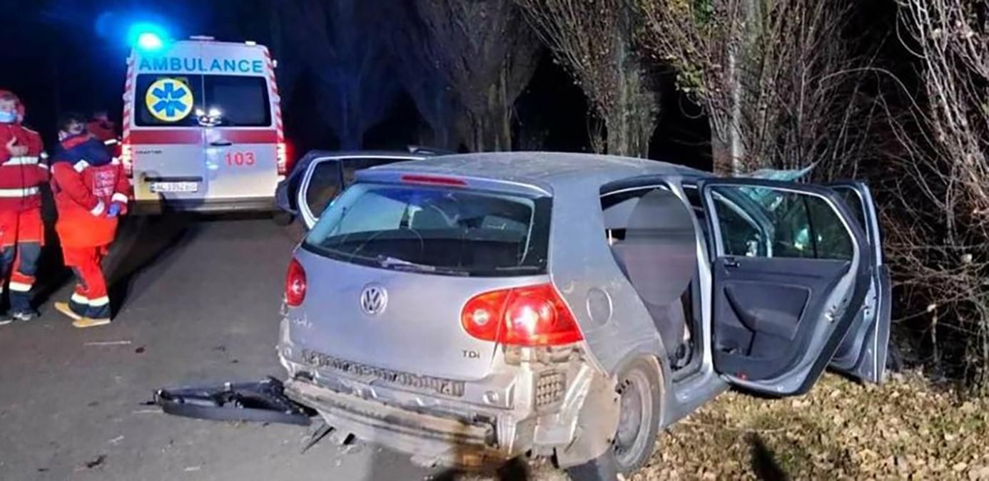 Водитель въехал в дерево: на Волыни в аварии погибли 3 человека