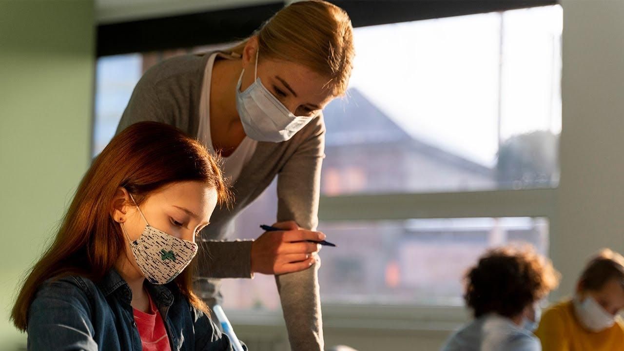 Де вакциновано найбільше вчителів та скільки шкіл працює дистанційно: оновлені дані МОН - Україна новини - Освіта Де вакциновано найбільше вчителів та скільки шкіл працює дистанційно: оновлені дані МОН - Україна новини - Освіта