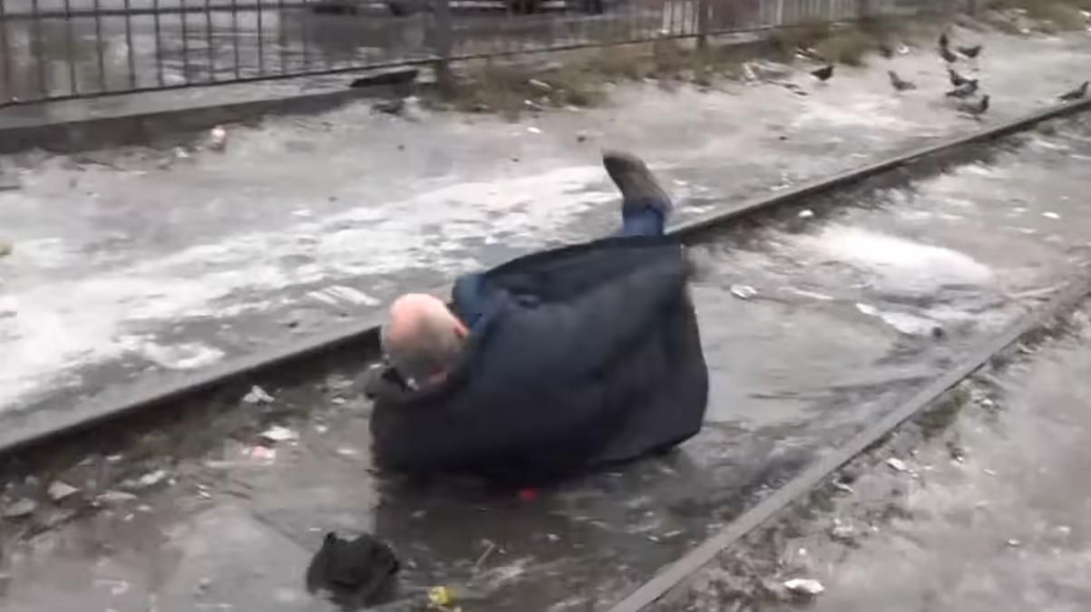 Київського комунальника, який напав на журналістку, засудили на 2 роки - Київ Київського комунальника, який напав на журналістку, засудили на 2 роки - Київ