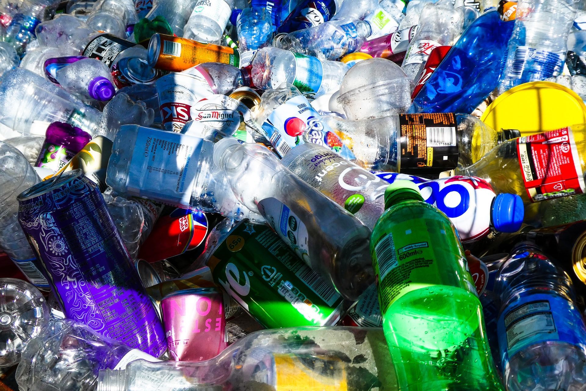 Пластиковый мусор можно превратить обратно в нефть: революционное открытие изменит мир