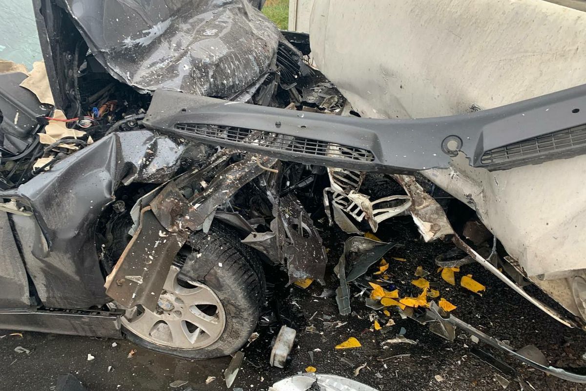 В ДТП под Днепром погибла беременная водитель: влетела в грузовик