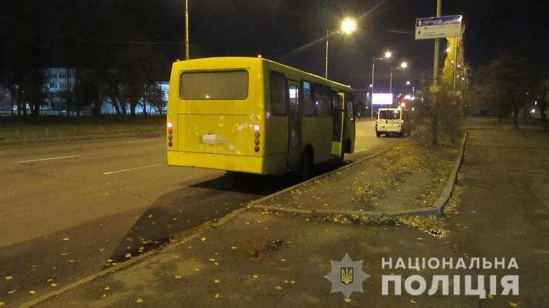 У Києві п'яний хлопець вкрав маршрутку, його спіймали через годину на вулиці Азербайджанській