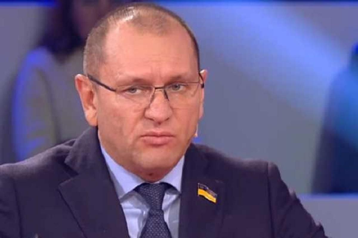 Скандальный "экс-слуга" едет в оккупированный Донецк говорить с боевиками "с глазу на глаз" Скандальный "экс-слуга" едет в оккупированный Донецк говорить с боевиками "с глазу на глаз"