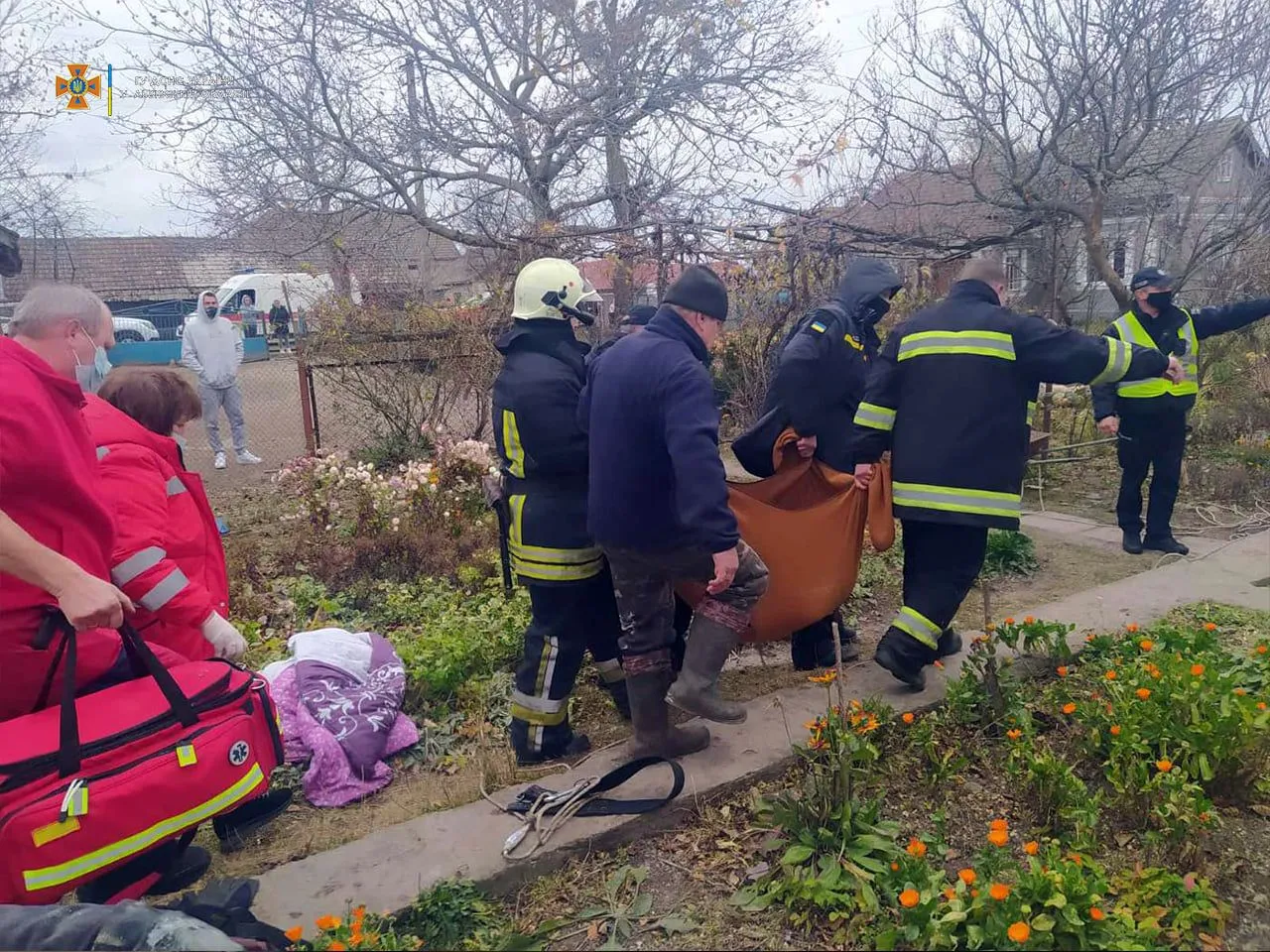 Дивом вижив: чоловік впав у 20-метрову криницю на Львівщині