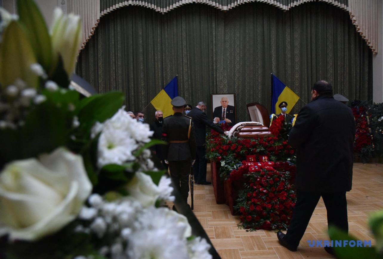 У Києві відбулося прощання з екснардепом Юхимом Звягільським: фото з церемонії - 24 Канал У Києві відбулося прощання з екснардепом Юхимом Звягільським: фото з церемонії - 24 Канал