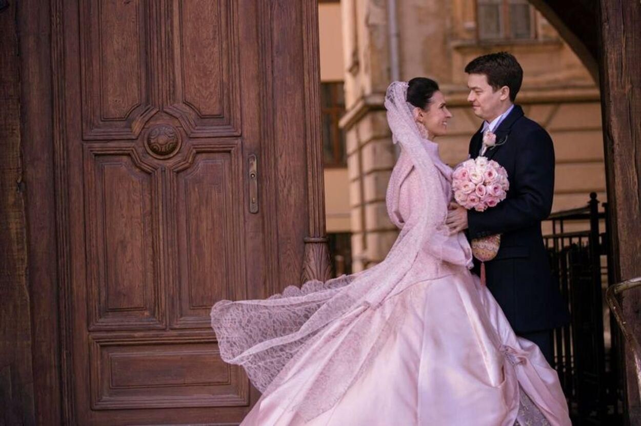 Во Львове поженились дирижер Оксана Лынив и скрипач Андрей Мурза: интересные фото и видео Во Львове поженились дирижер Оксана Лынив и скрипач Андрей Мурза: интересные фото и видео