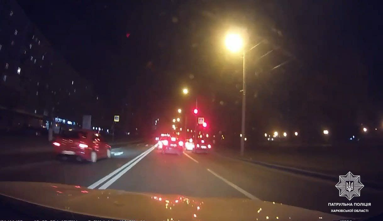 В Харькове полиция наказала водителя-нарушителя благодаря видео из интернета В Харькове полиция наказала водителя-нарушителя благодаря видео из интернета