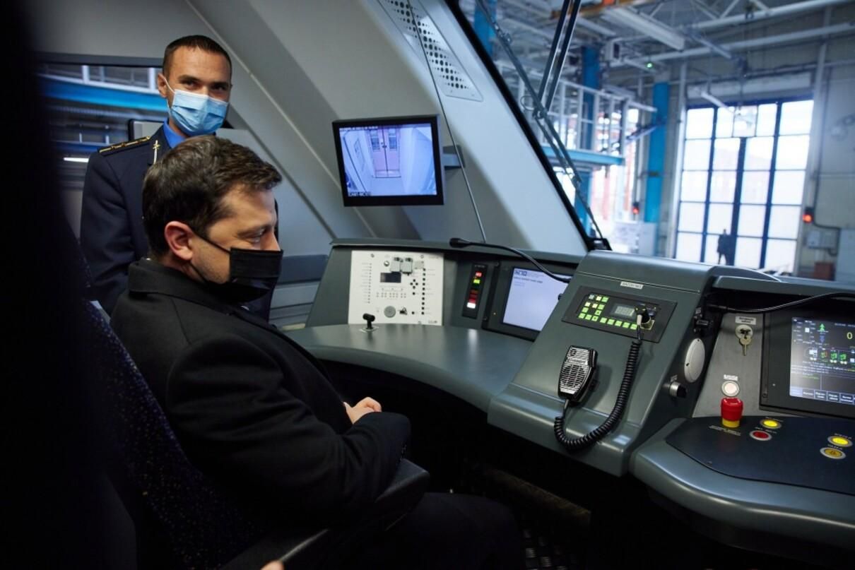 Зеленський протестував новий дизель-потяг українського виробництва - Україна новини - 24 Канал Зеленський протестував новий дизель-потяг українського виробництва - Україна новини - 24 Канал