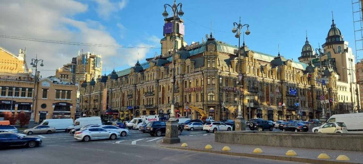 Стал пешеходной зоной: Бессарабский проезд в Киеве закрыли для авто
