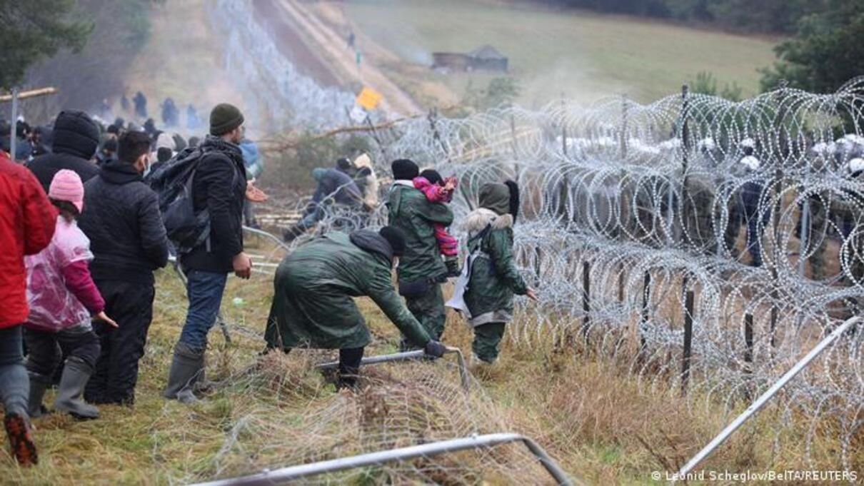 Покарання за наплив мігрантів: Франція підтримала введення санкцій проти Білорусі - новини Білорусь - 24 Канал
