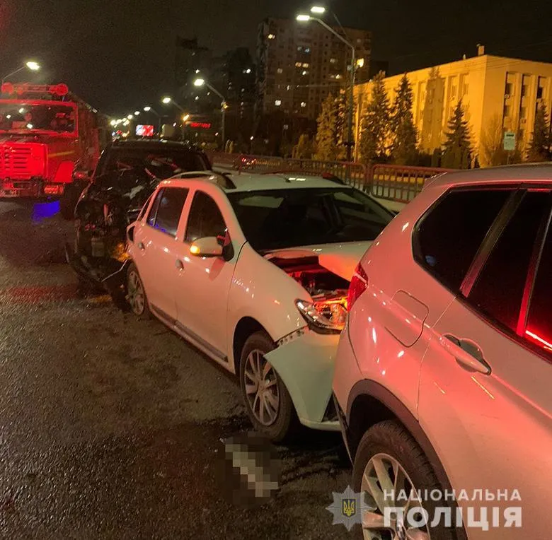 ДТП на проспекті Перемоги в Києві, п'яний водій травмував поліцейського, який оформлював аварію