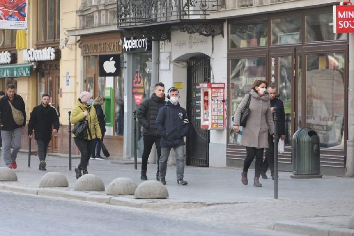Черги на шопінг, а не вакцину: як нещеплені львів'яни обходять у ТРЦ червону зону - Новини Львова сьогодні - Львів Черги на шопінг, а не вакцину: як нещеплені львів'яни обходять у ТРЦ червону зону - Новини Львова сьогодні - Львів