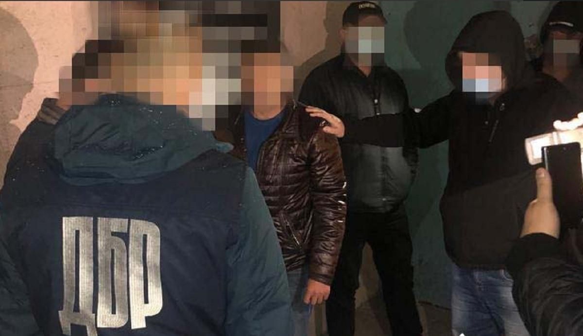 ДБР затримало депутата, який хотів за посередництво 300 тисяч гривень - Новини Херсона - 24 Канал ДБР затримало депутата, який хотів за посередництво 300 тисяч гривень - Новини Херсона - 24 Канал