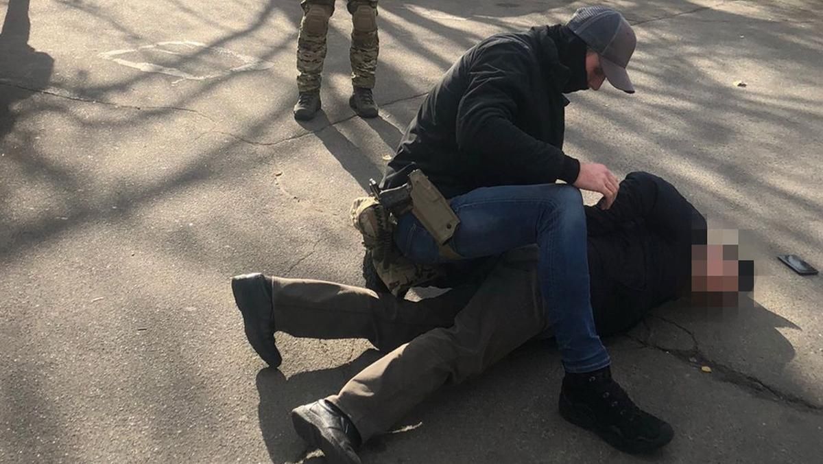 Представлялись работниками СБУ: в Киеве задержали мошенников, требовавших деньги с иностранцев