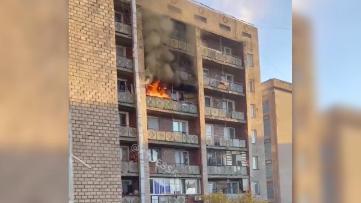 В Одессе загорелось общежитие: работают 8 пожарных авто – видео пожара В Одессе загорелось общежитие: работают 8 пожарных авто – видео пожара