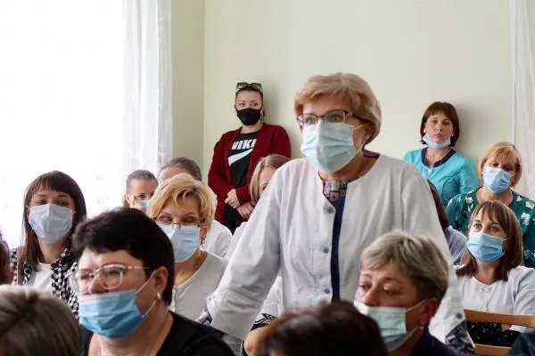 Не отримують зарплату з літа: медики на Львівщині готові оголосити голодування