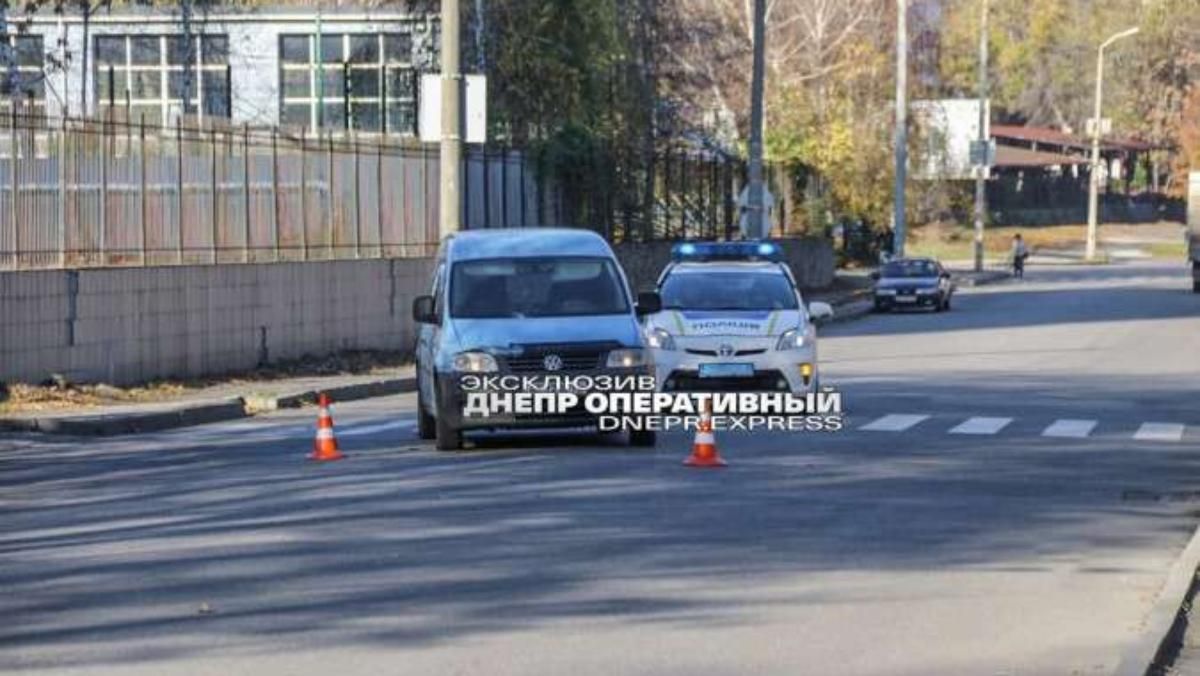 У Дніпрі водій жорстко збив пенсіонерку на переході: протягнув ще кілька метрів - 24 Канал