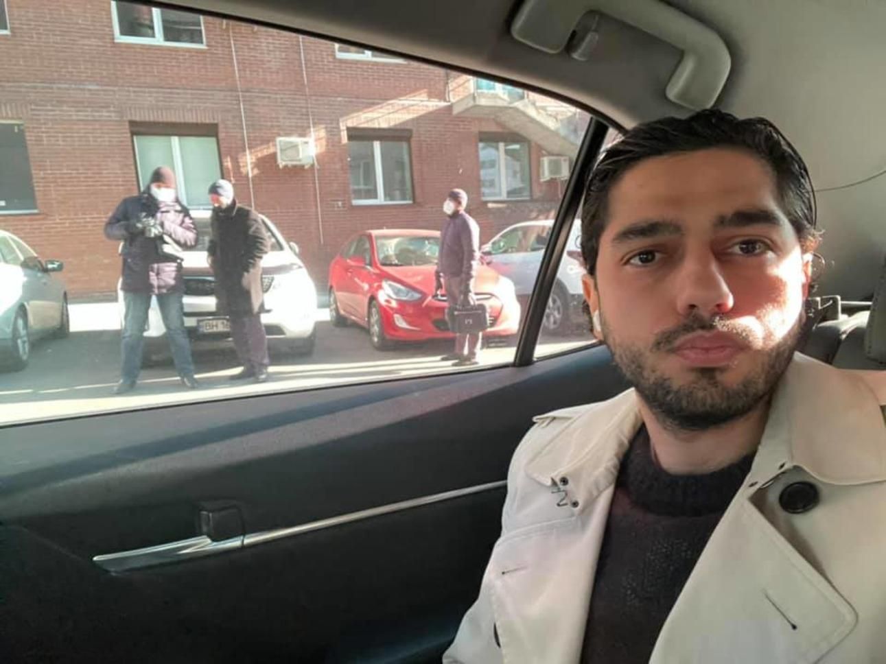 Нардепу Гео Леросу вручили подозрение из-за среднего пальца Зеленскому Нардепу Гео Леросу вручили подозрение из-за среднего пальца Зеленскому