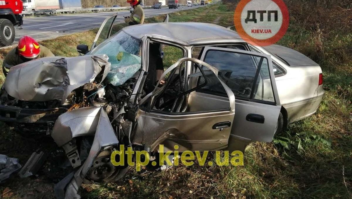Під Києвом літній чоловік на Daewoo врізався у стовп та загинув - Київ Під Києвом літній чоловік на Daewoo врізався у стовп та загинув - Київ