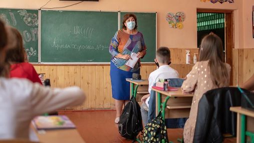 В Ровно отстранили более тысячи педагогов: некоторые увольняются, чтобы не вакцинироваться