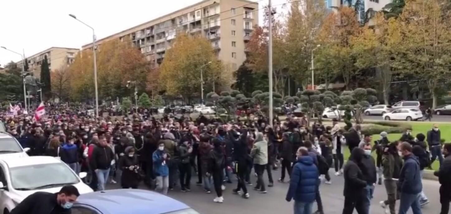 В Грузии поклонники Саакашвили снова вышли на акцию: видео с места события В Грузии поклонники Саакашвили снова вышли на акцию: видео с места события