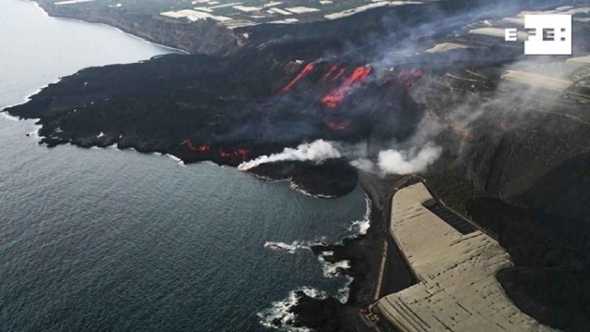 Вулкан на Канарах: второй поток лавы достиг Атлантического океана – шокирующие фото и видео